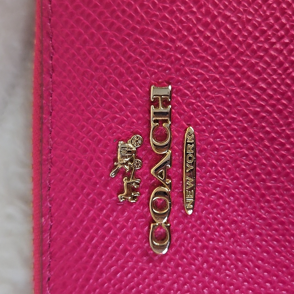 Coach Fuchsia Leather Zip Wallet Like New Condition - Picture 2 of 7